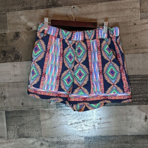 Pink Rose Aztec print shorts S - Picture 3 of 4